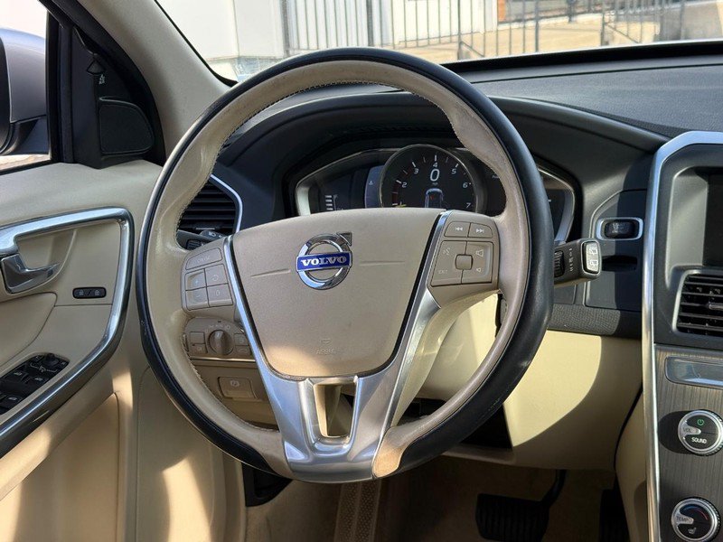 Used 2016 Volvo XC60 T5 Premier w/ Proximity Package FWD image 13