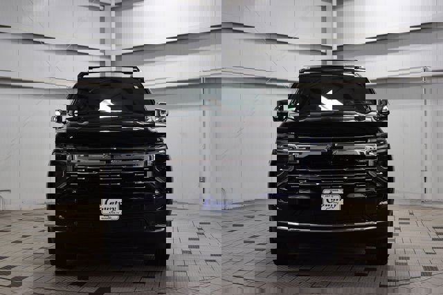 New 2026 Chevrolet Suburban Premier image 2