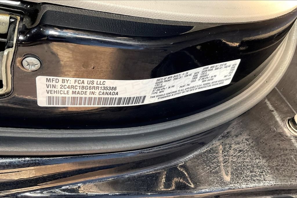 Used 2024 Chrysler Pacifica Touring-L FWD image 37