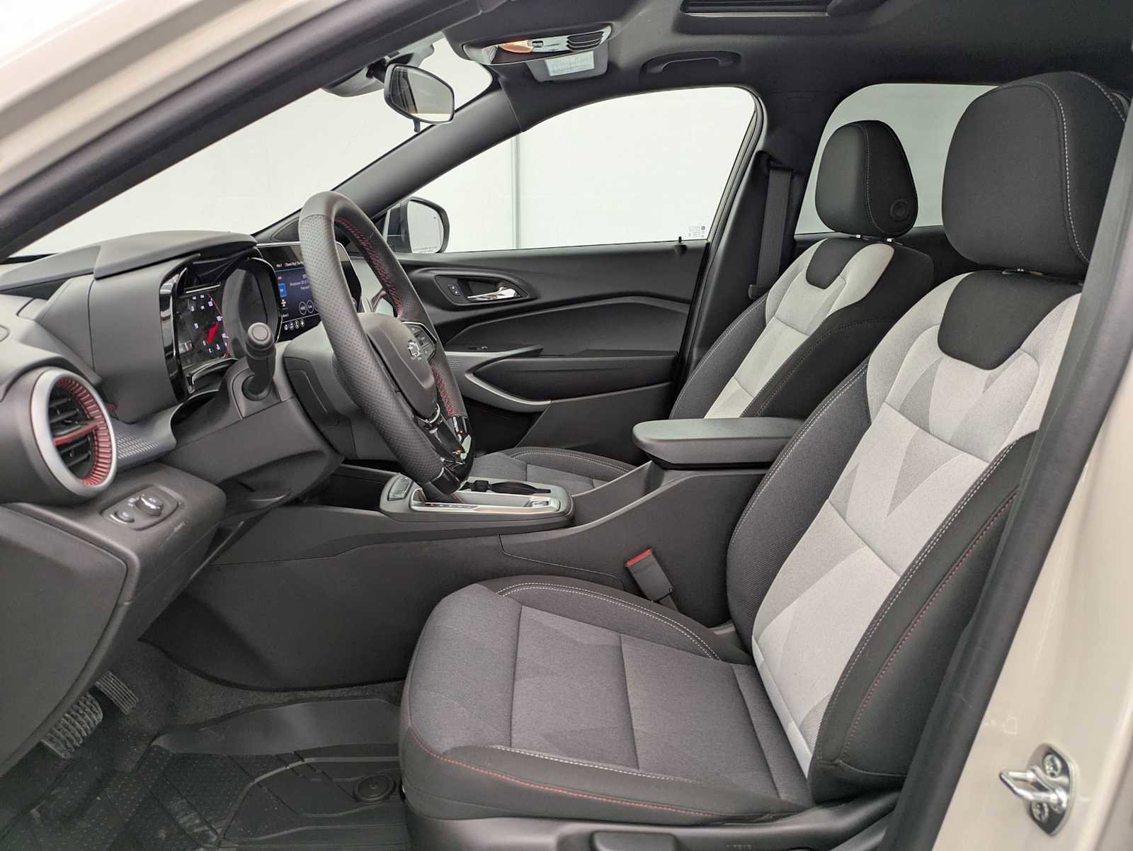 New 2026 Chevrolet Trax RS w/ Sunroof Package FWD image 17