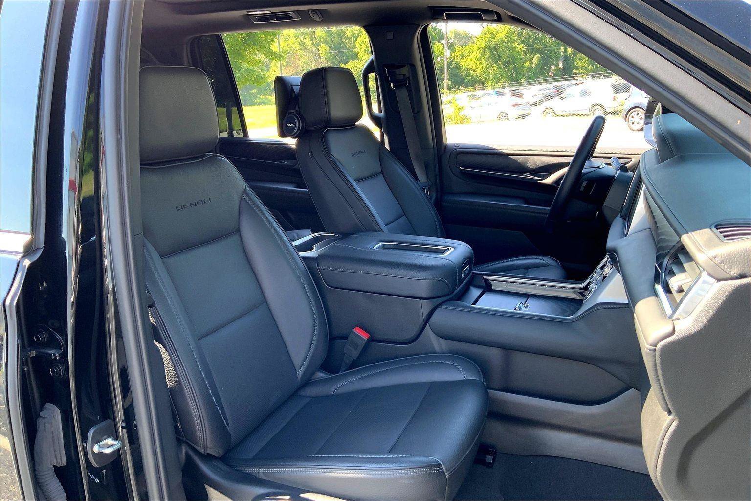 Used 2023 GMC Yukon XL Denali w/ Denali Reserve Package AWD/4WD image 7