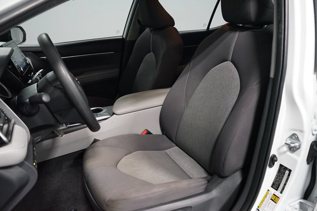 Used 2022 Toyota Camry LE FWD image 6