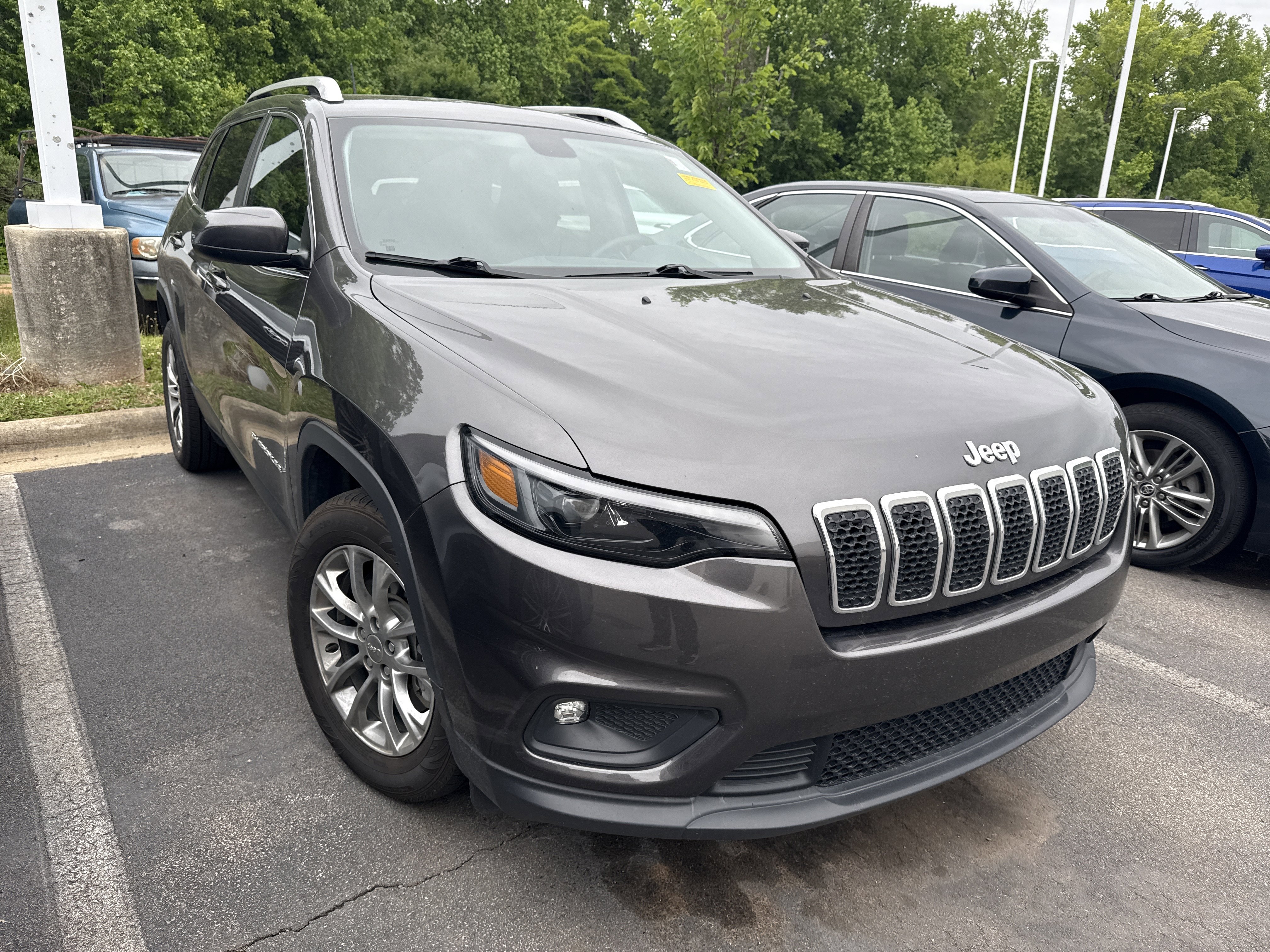 Used 2019 Jeep Cherokee Latitude Plus FWD image 37