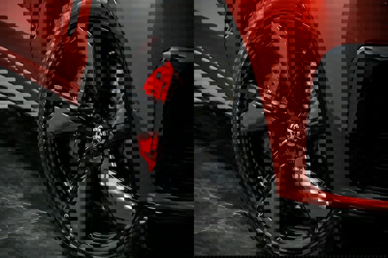 Used 2025 Jaguar F-PACE SVR 575 Edition image 3