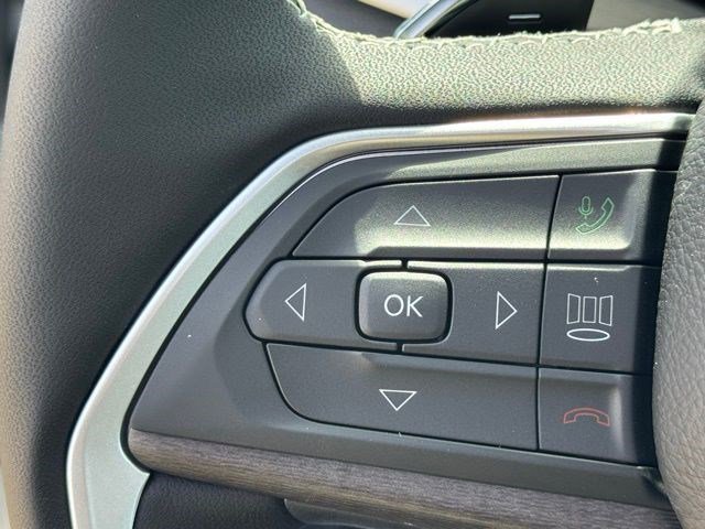 New 2026 Jeep Grand Cherokee Limited w/ Luxury Tech Group II AWD/4WD image 16