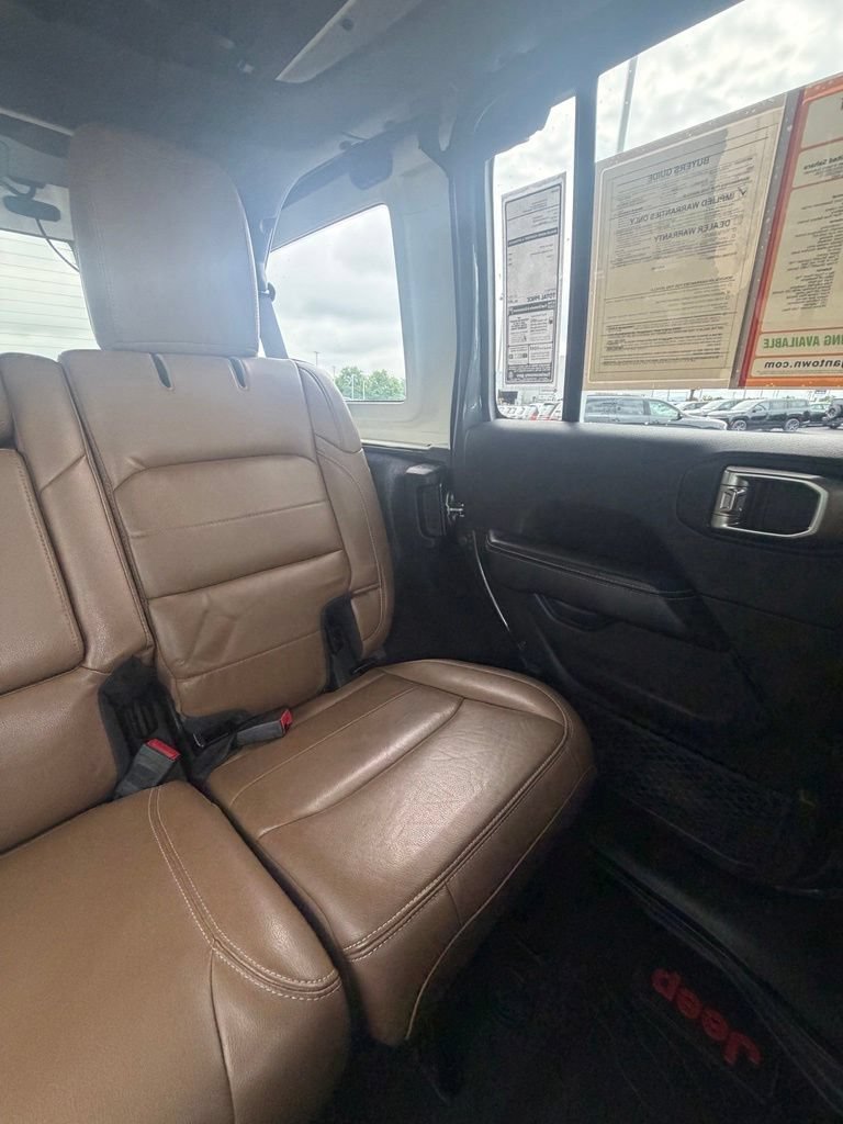 Used 2020 Jeep Wrangler Unlimited Sahara AWD/4WD image 16