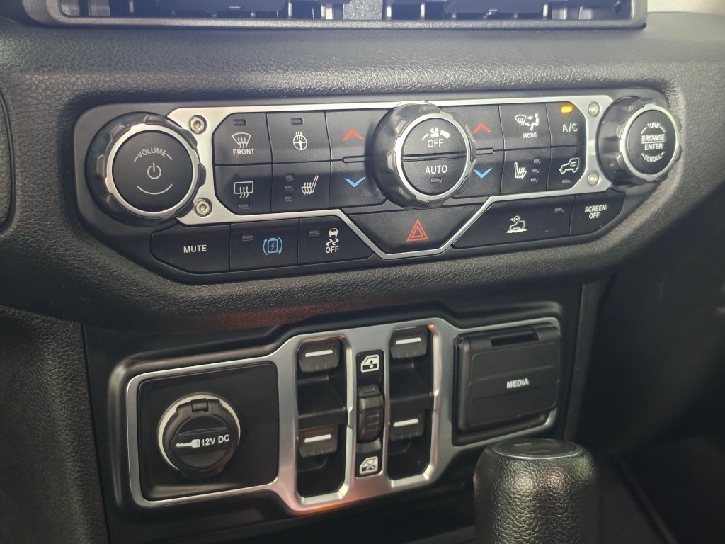 Used 2024 Jeep Wrangler Unlimited w/ Convenience Group AWD/4WD image 19