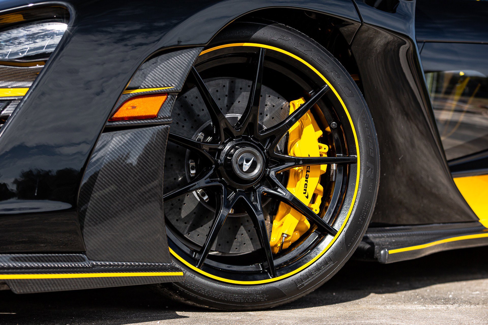Used 2019 McLaren Senna image 17