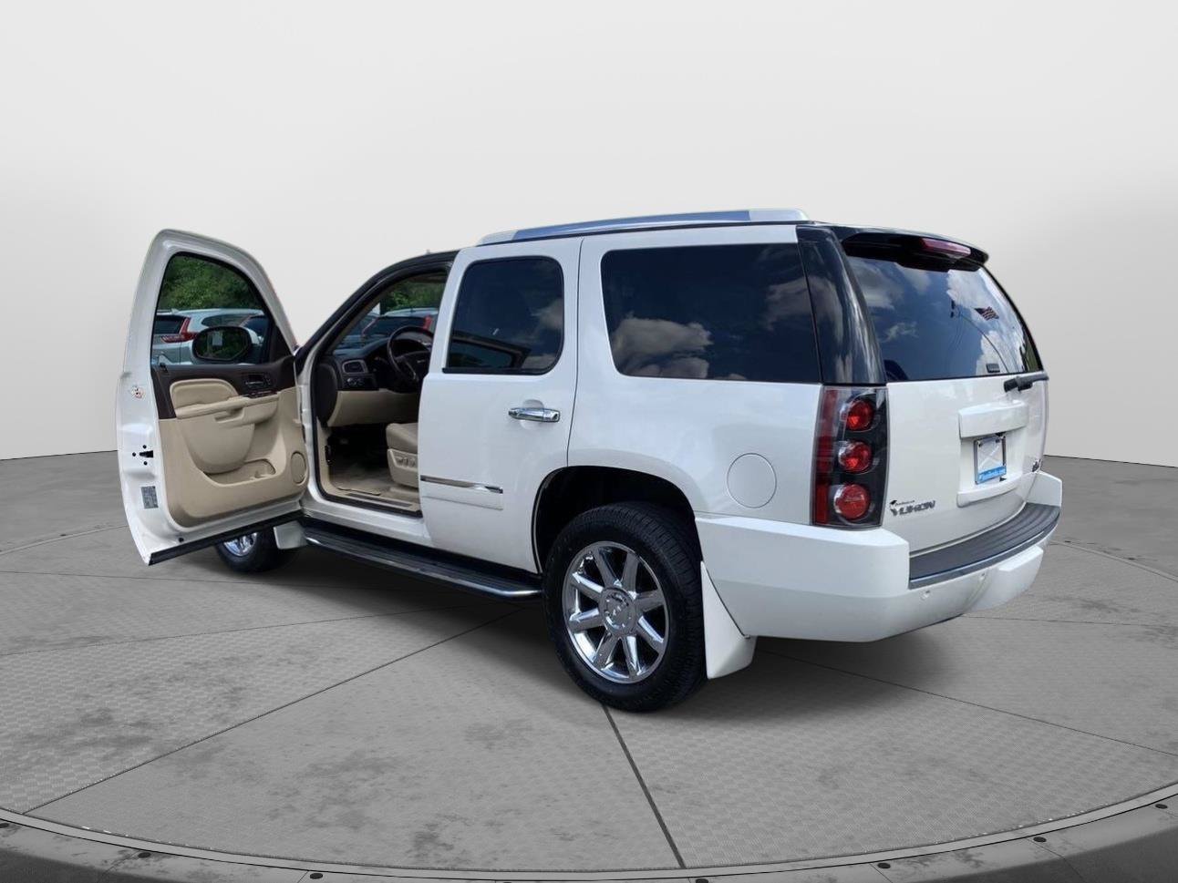 Used 2013 GMC Yukon Denali AWD/4WD image 10