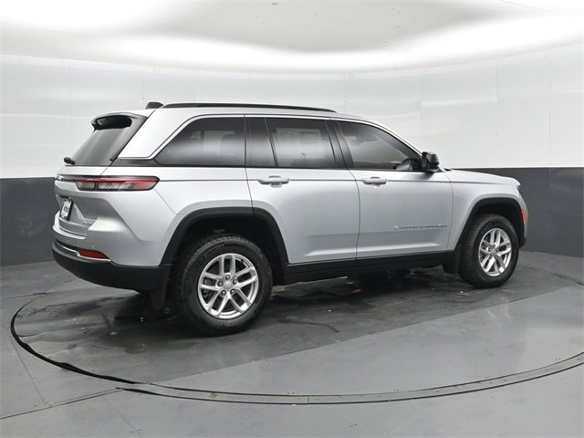 New 2025 Jeep Grand Cherokee Laredo image 3