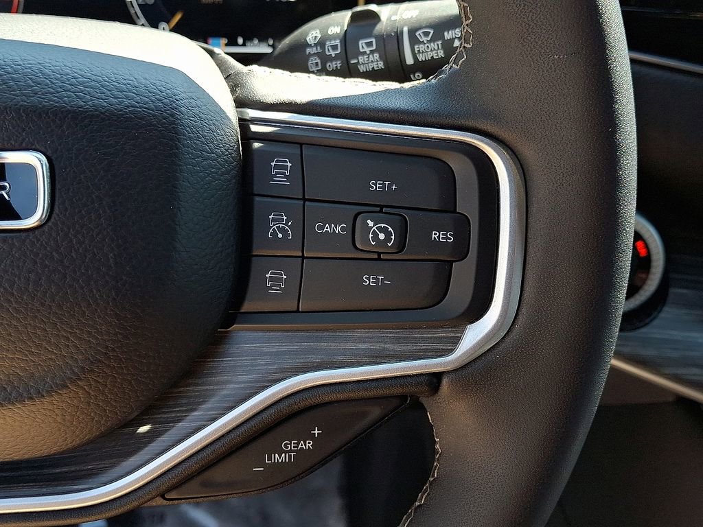 Certified 2024 Jeep Wagoneer Series II w/ Flexible Seating Group image 23