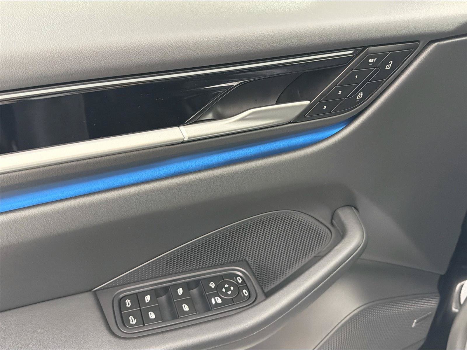 Certified 2026 Porsche Macan 4 Electric AWD/4WD image 31