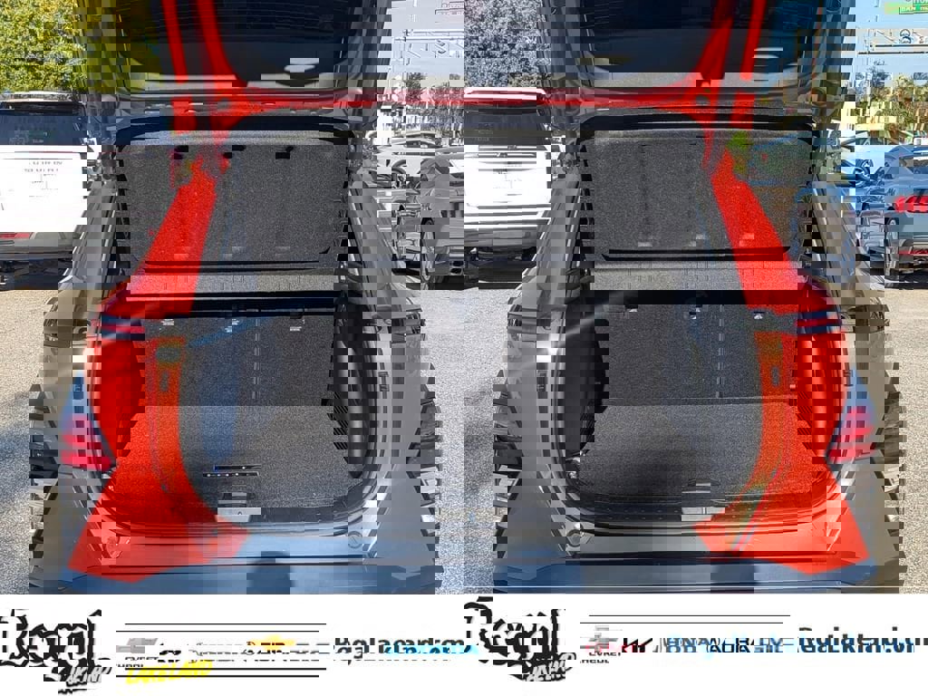 Used 2025 Hyundai Kona Limited image 8