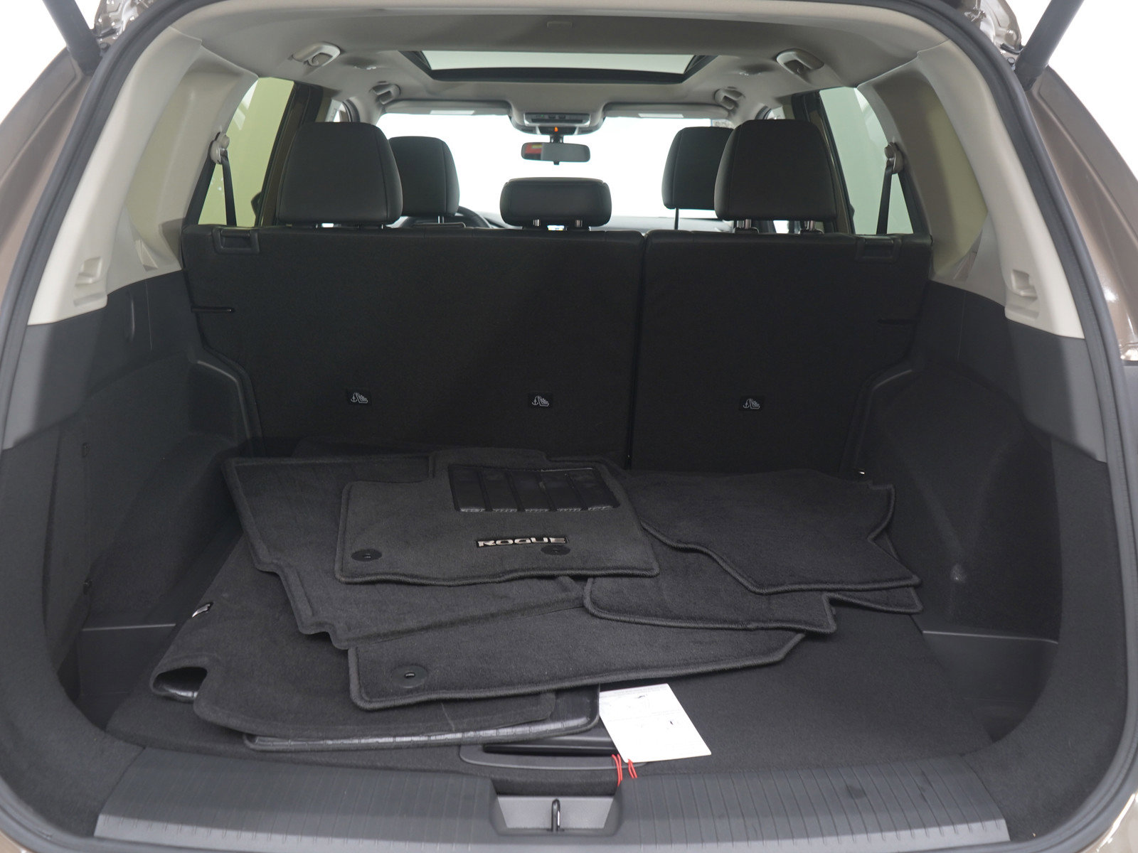 Used 2024 Nissan Rogue SV w/ SV Premium Package image 9