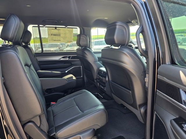 New 2026 Jeep Grand Wagoneer Limited w/ Convenience Group I AWD/4WD image 17