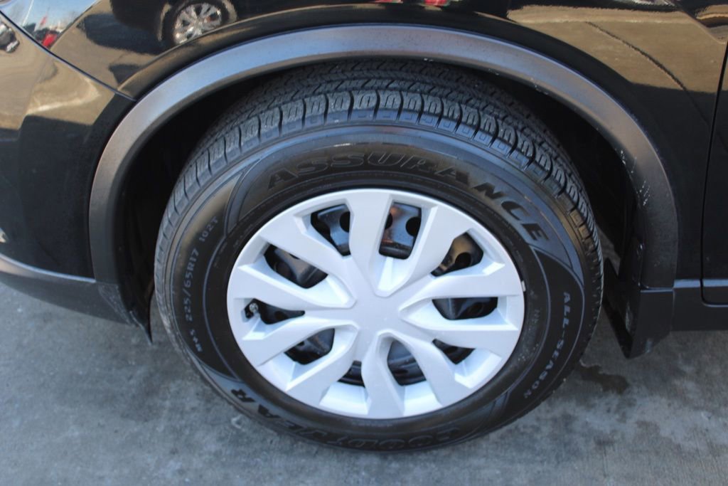 Used 2015 Nissan Rogue S image 11