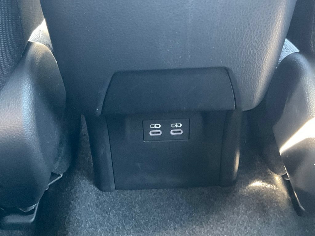 Used 2025 Toyota Prius LE FWD image 30