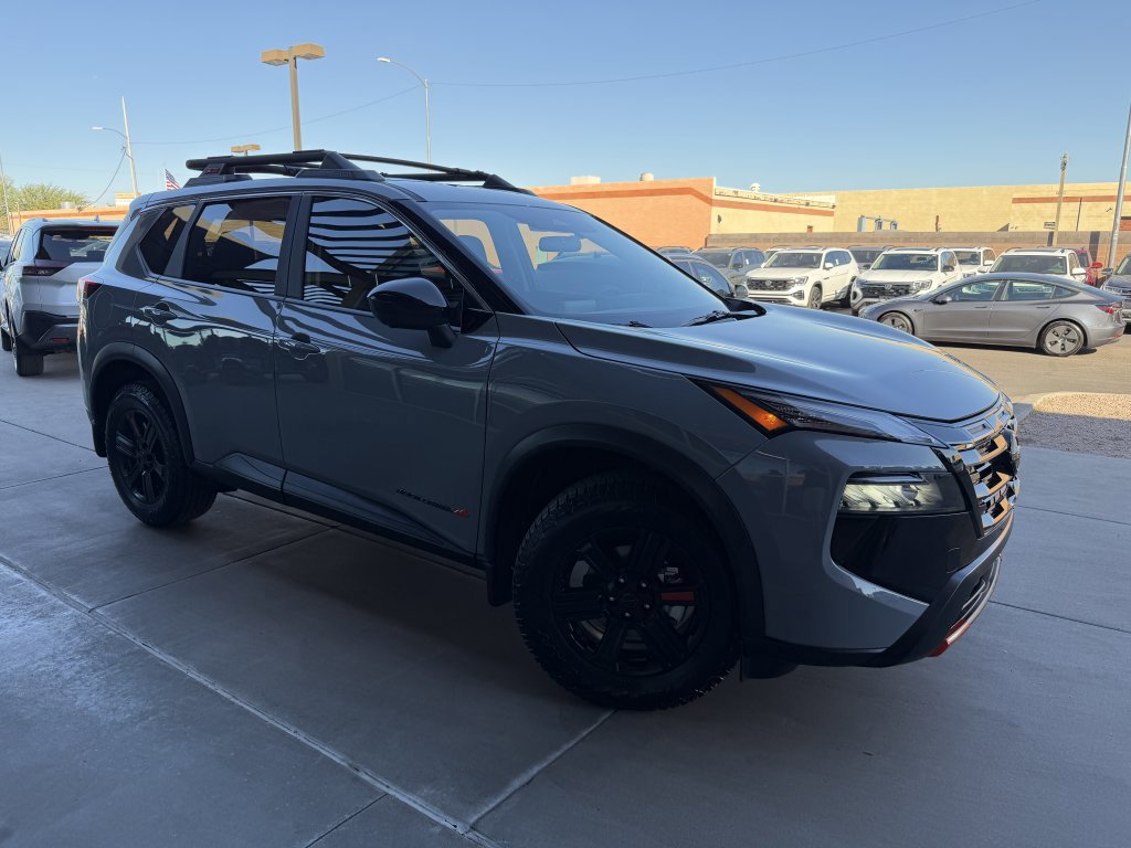 Used 2025 Nissan Rogue SV image 6