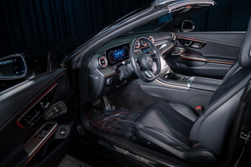 Used 2025 Mercedes-Benz CLE 300 4MATIC Cabriolet image 15