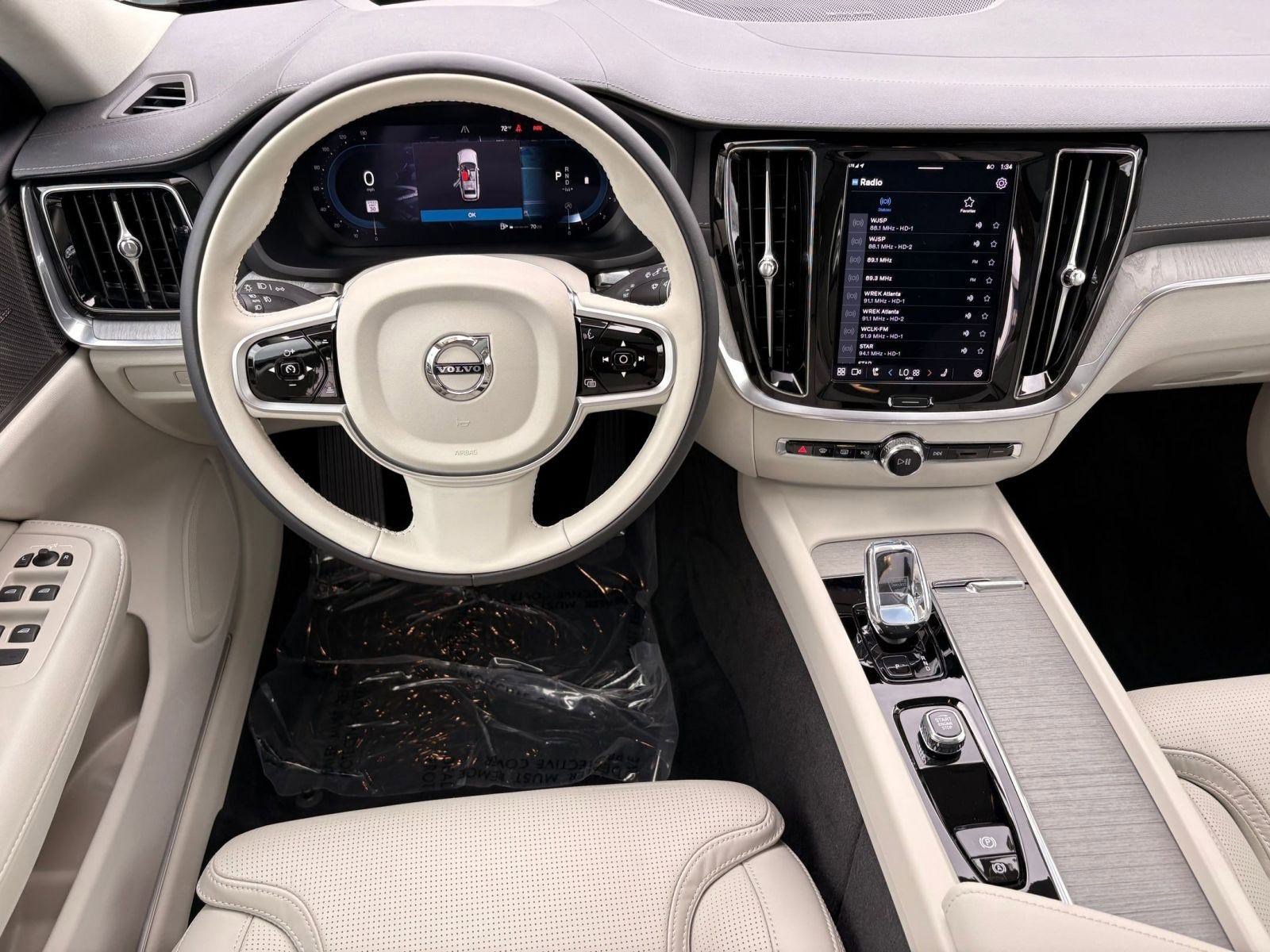 Certified 2025 Volvo V60 B5 Cross Country Ultra w/ Protection Package Premier image 22