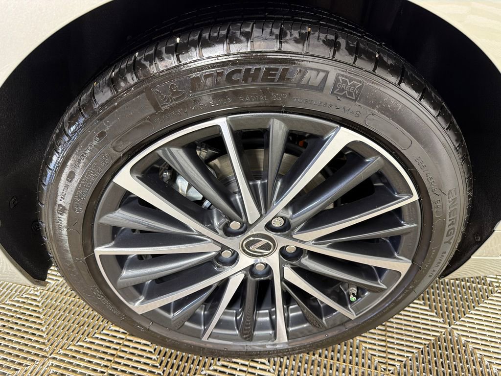 Used 2025 Lexus ES 300h w/ Premium Package image 18