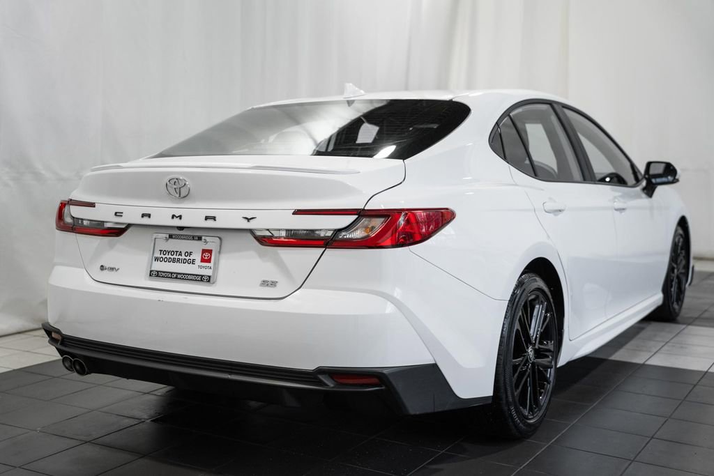 Used 2025 Toyota Camry SE image 4