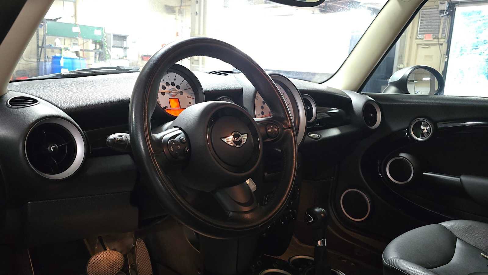Used 2013 MINI Cooper Clubman FWD image 24