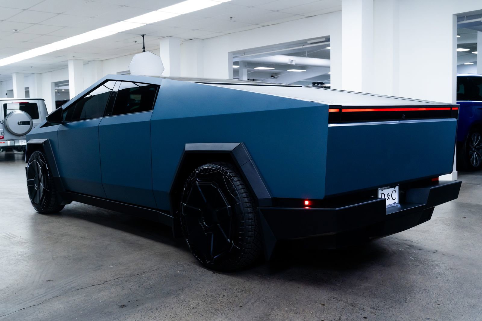 Used 2024 Tesla Cybertruck AWD Crew Cab image 4