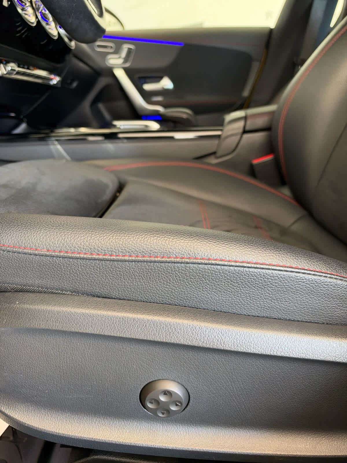 Used 2023 Mercedes-Benz CLA 250 4MATIC image 21