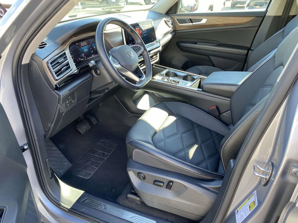 Used 2024 Volkswagen Atlas SE image 12