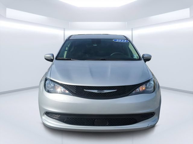 Used 2023 Chrysler Voyager LX FWD image 8
