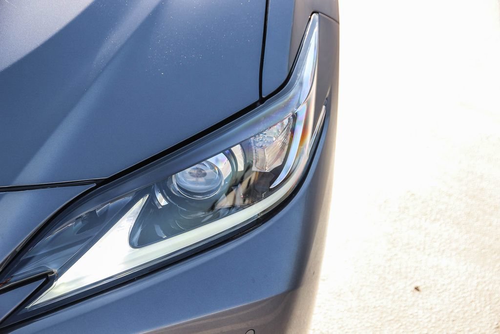 Used 2020 Lexus ES 300h w/ Accessory Package FWD image 8