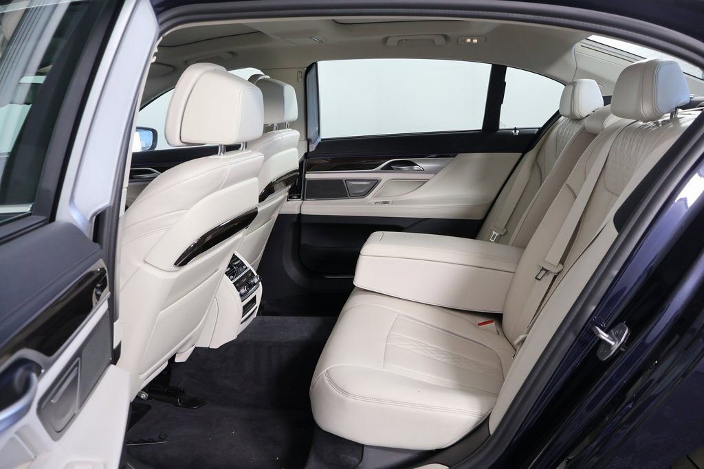 Used 2020 BMW 740i w/ Premium Package image 11