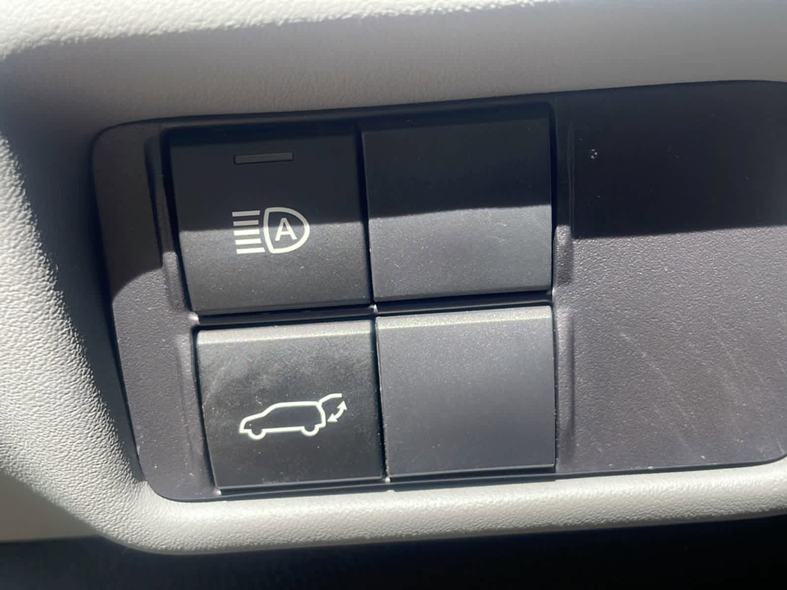 Used 2022 Toyota Highlander XLE AWD/4WD image 15