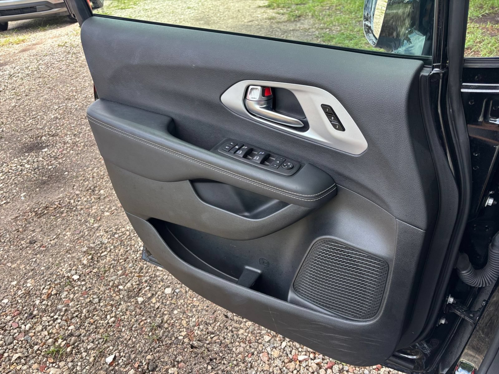 Used 2025 Chrysler Pacifica Limited FWD image 18