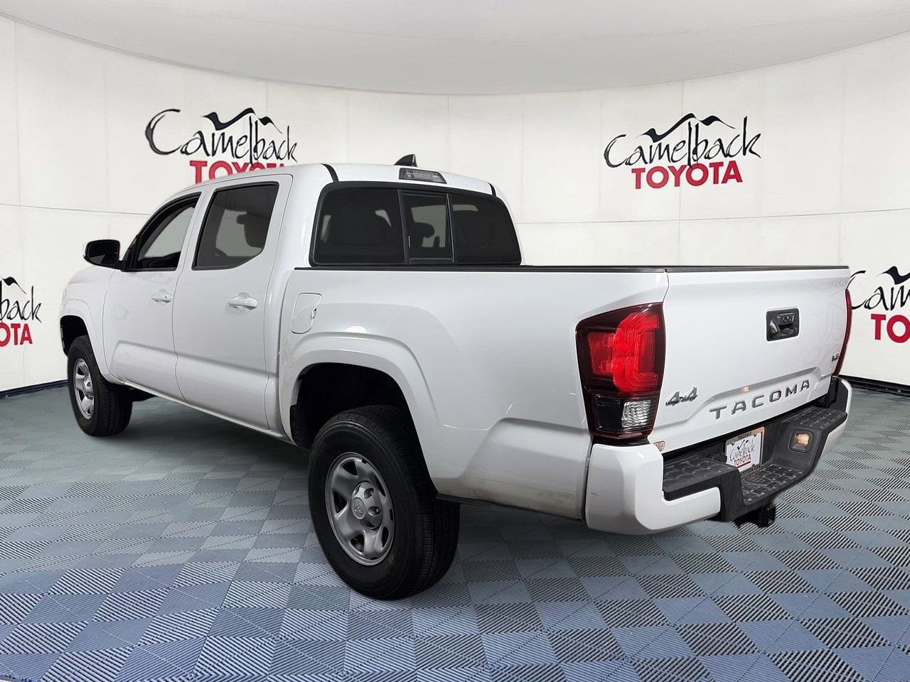 Used 2023 Toyota Tacoma SR AWD/4WD image 6