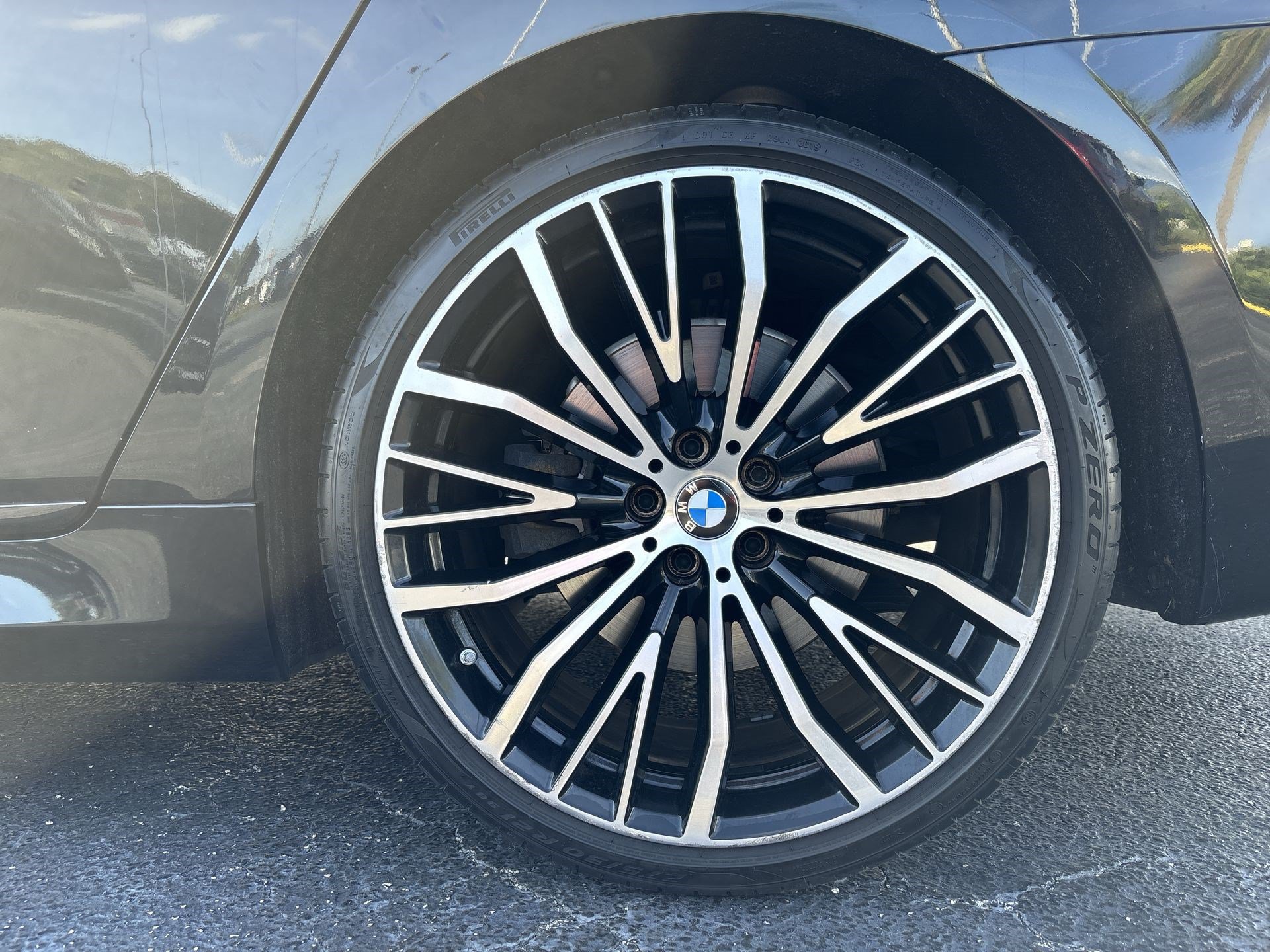Used 2019 BMW 750i w/ M Sport Package RWD image 18