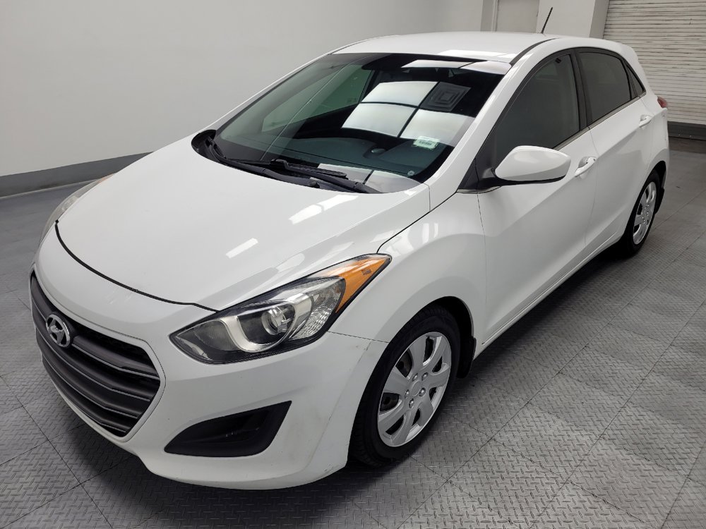 Used 2016 Hyundai Elantra GT FWD image 2