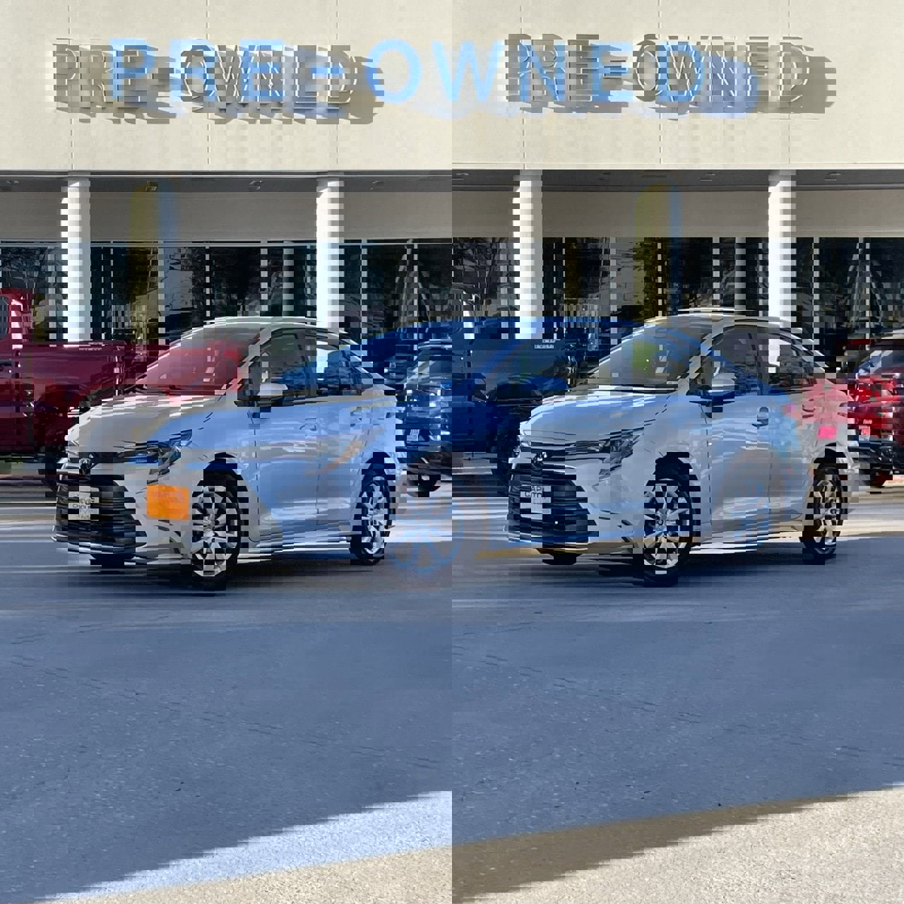 Used 2024 Toyota Corolla LE image 2