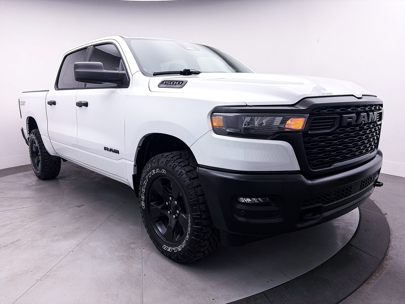 Used 2025 RAM 1500 Warlock AWD/4WD image 8