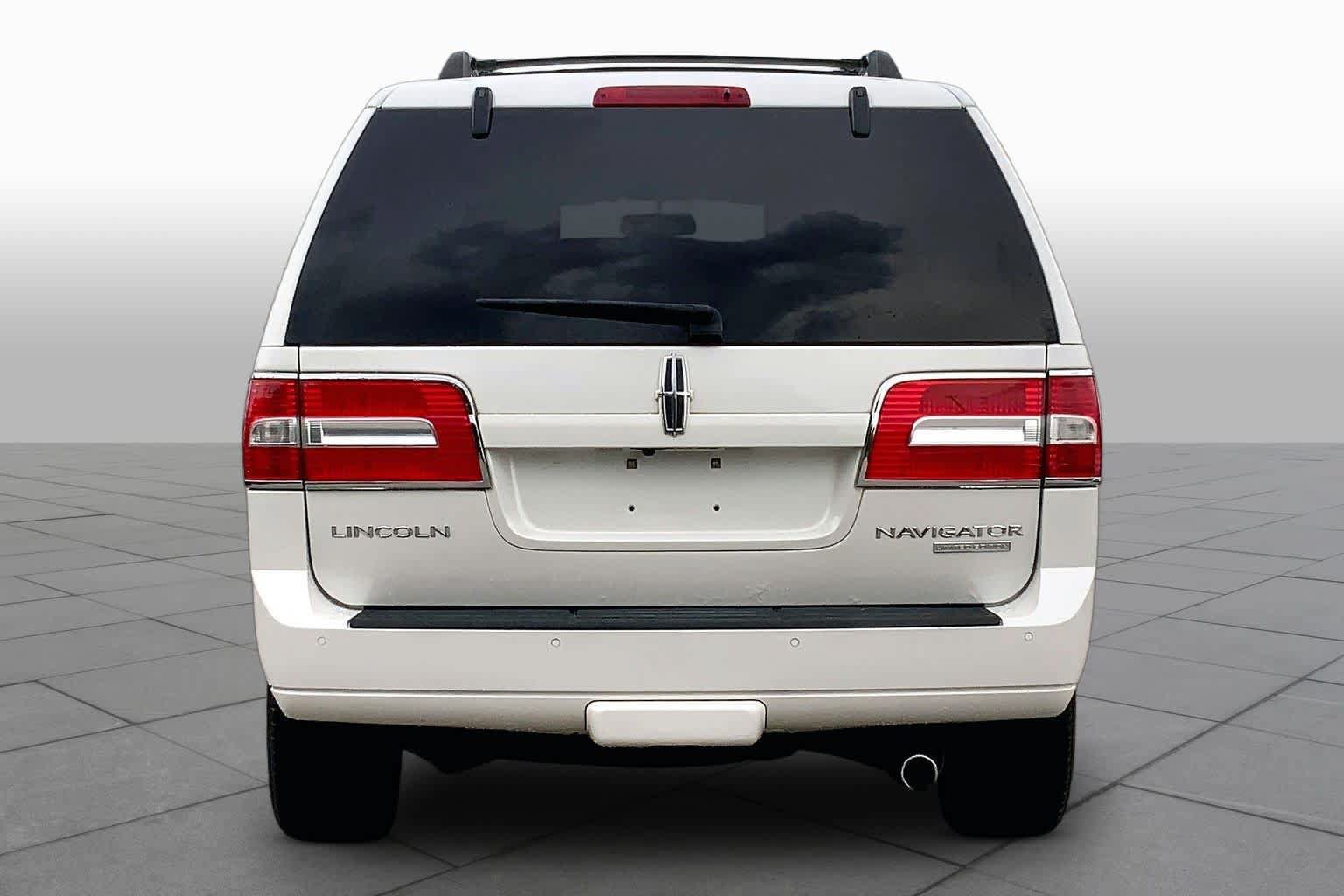 Used 2014 Lincoln Navigator 4WD w/ Equipment Group 101A image 5