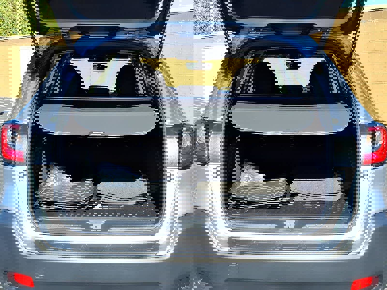 Certified 2025 Subaru Outback Premium w/ Popular Package #1A image 16