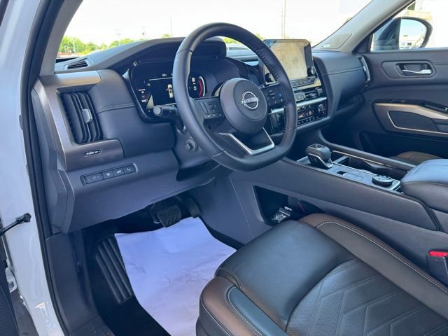 Used 2025 Nissan Pathfinder Platinum w/ Cargo Package AWD/4WD image 22