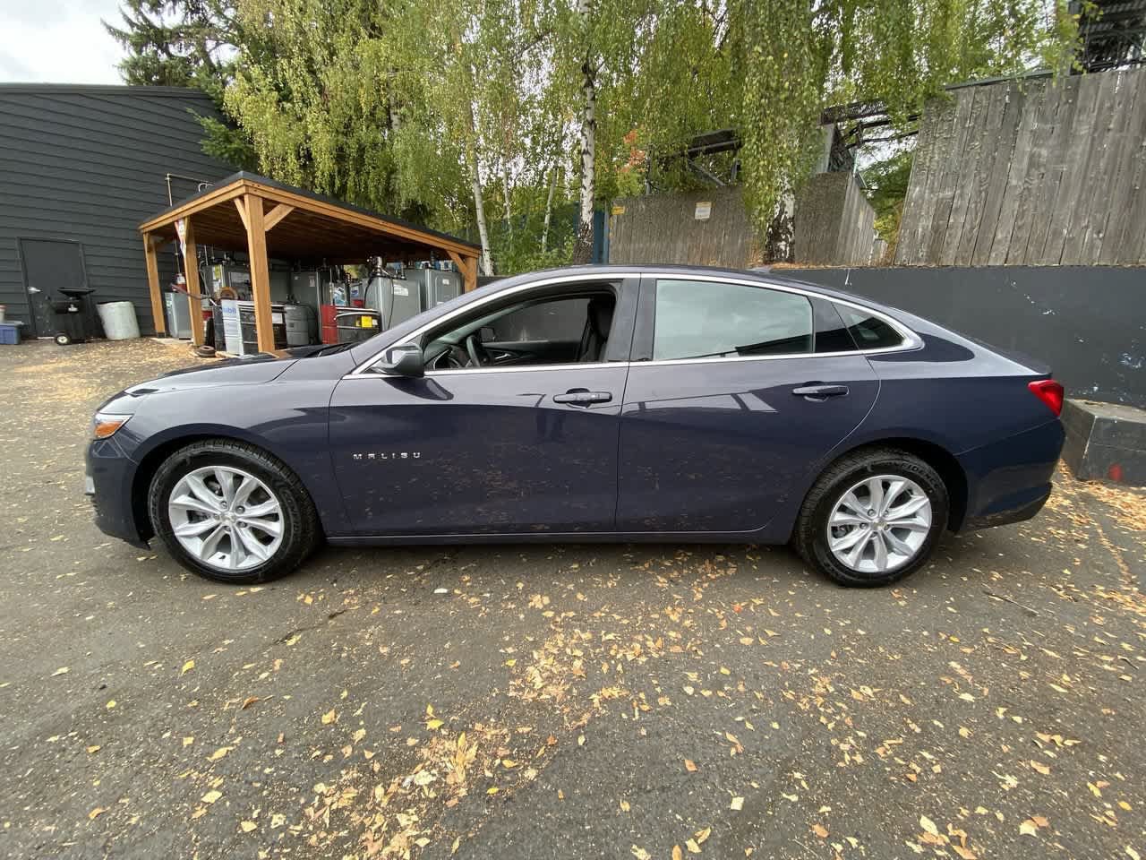 Used 2025 Chevrolet Malibu LT FWD image 3
