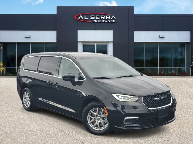Used 2023 Chrysler Pacifica Touring-L FWD image 1