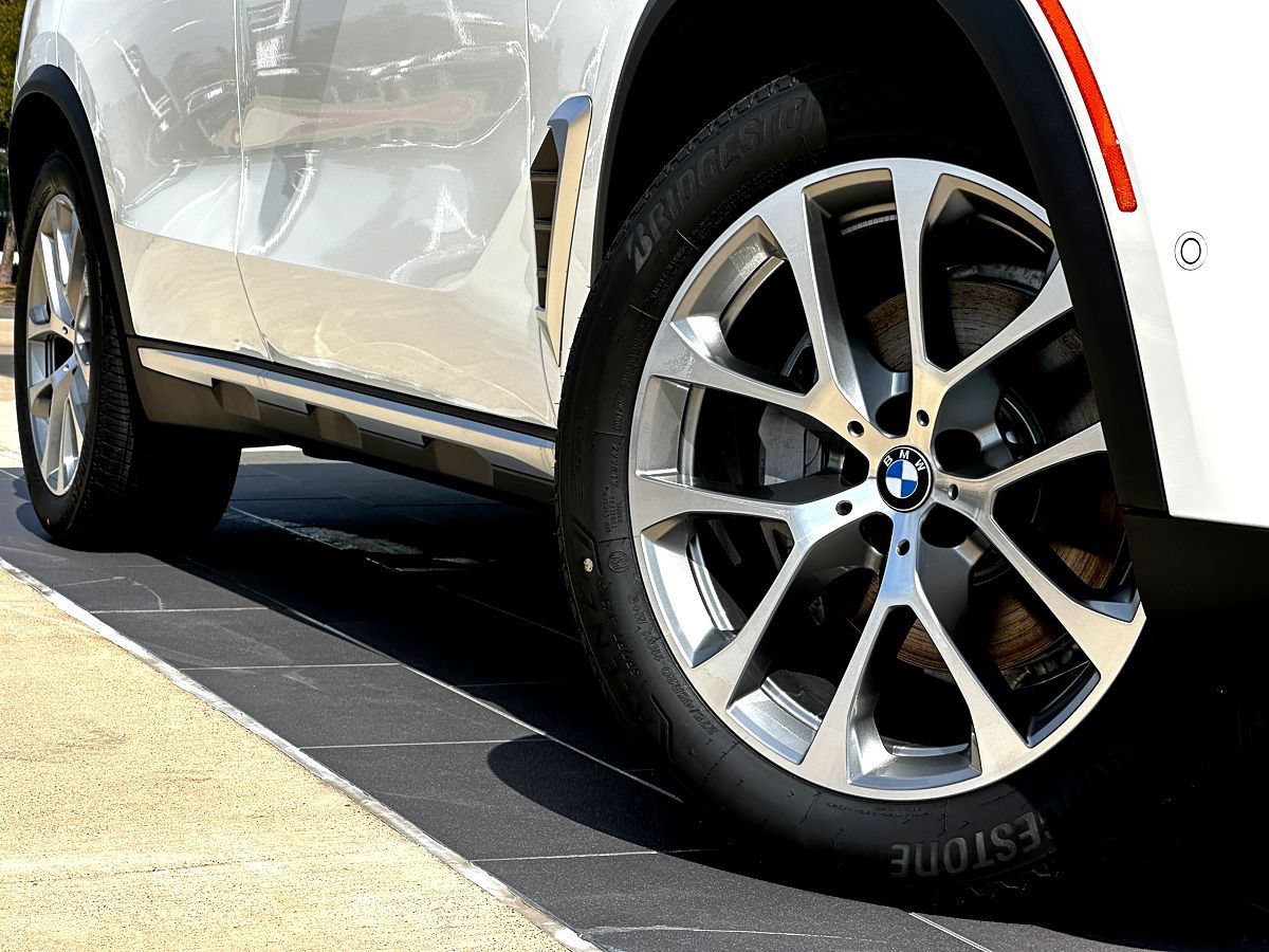 New 2026 BMW X5 xDrive40i AWD/4WD image 2