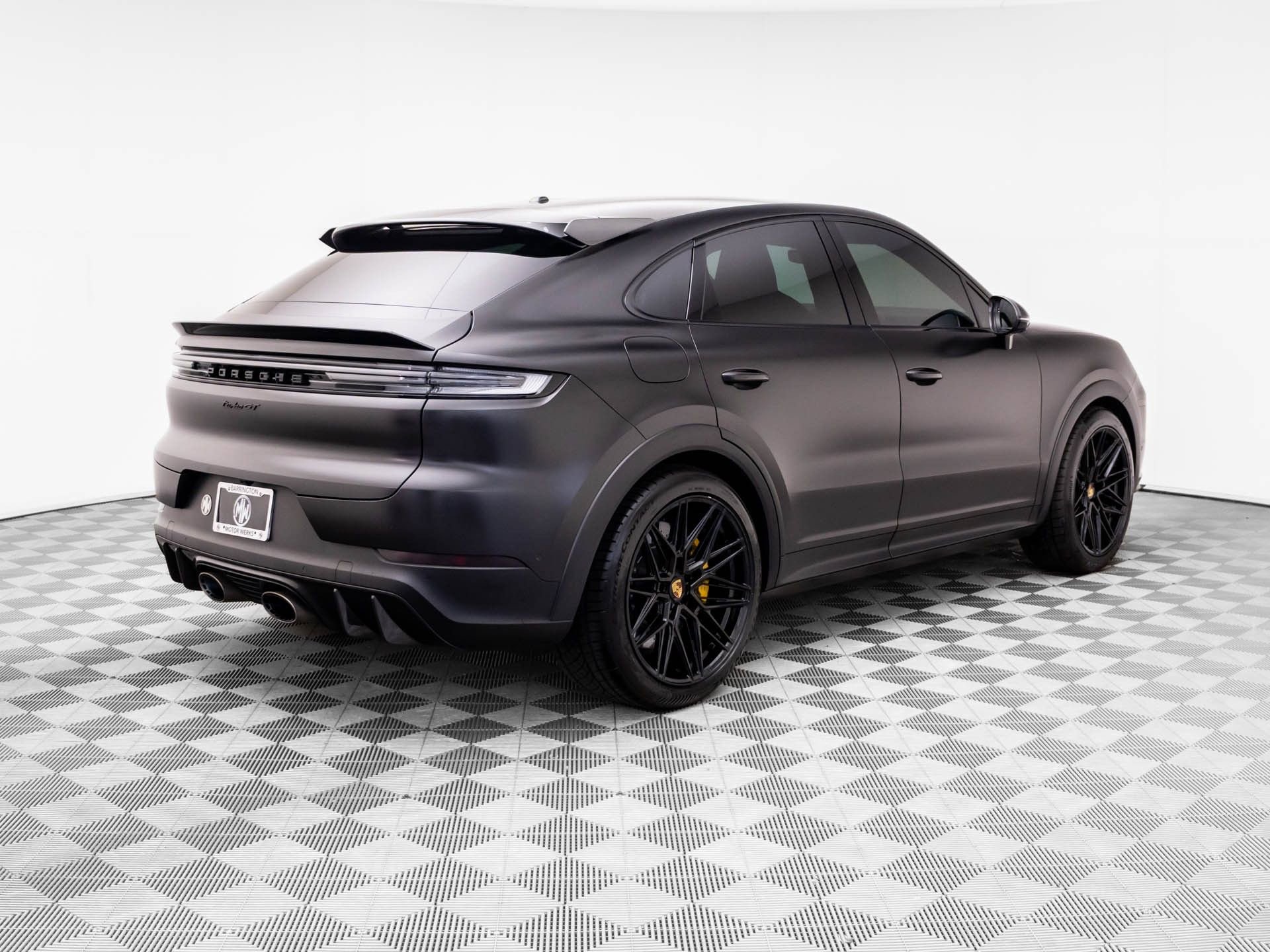 Used 2024 Porsche Cayenne Turbo GT image 8