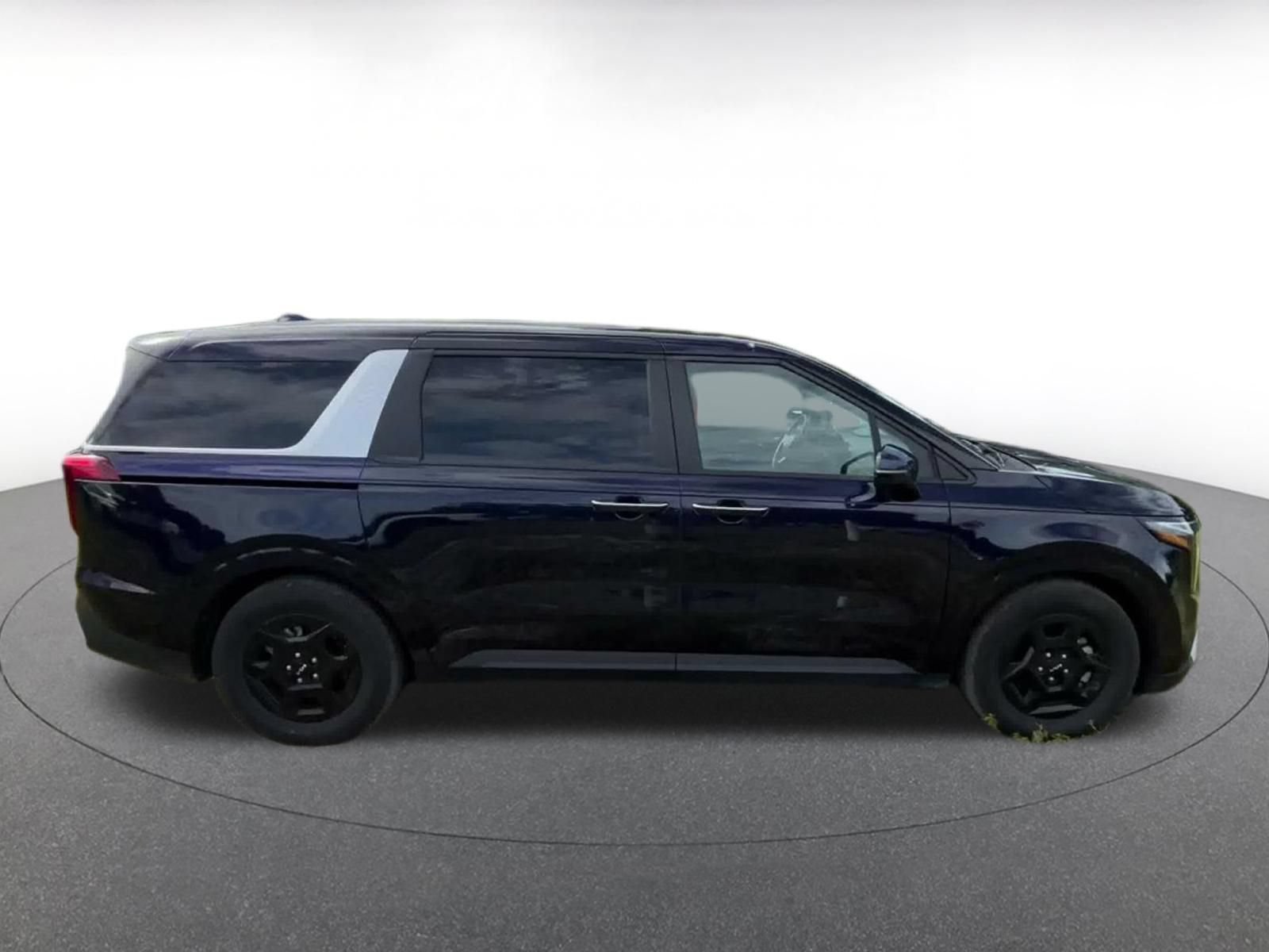 Used 2026 Kia Carnival FWD image 15