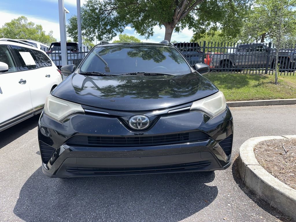 Used 2018 Toyota RAV4 LE AWD/4WD image 1