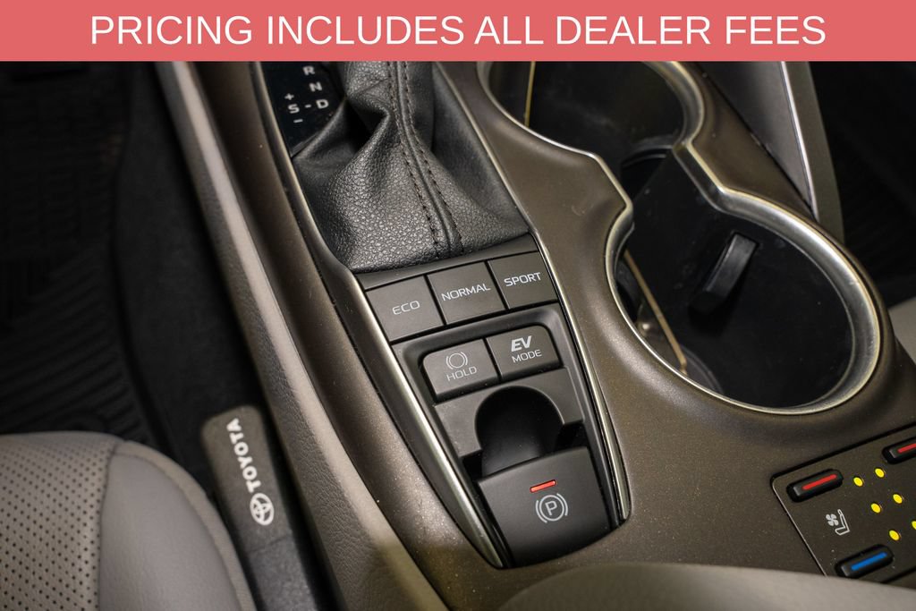 Used 2022 Toyota Camry XLE w/ Navigation Upgrade Package FWD image 15